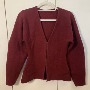 Commense Burgundy V-Neck Small Knit Sweater Quiet Luxury Minimalist